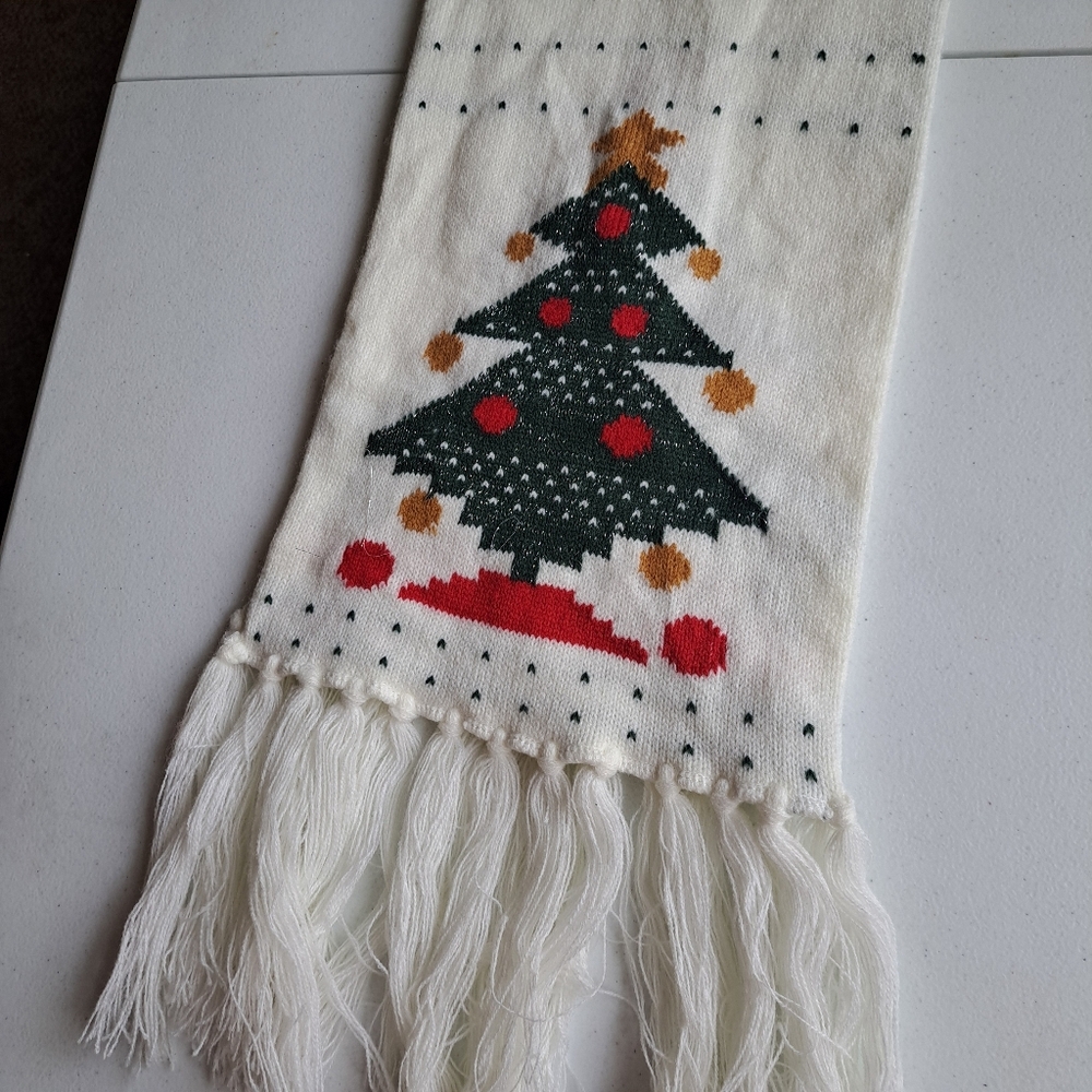 Christmas Scarf 🎄 - Picture 2 of 5
